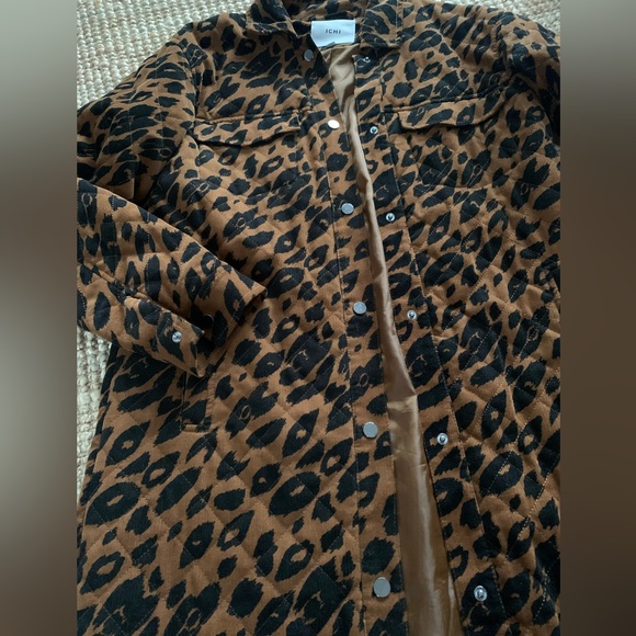 Ichi Brand. Corduroy, animal print, button front, lightweight jacket in size XS. - Picture 4 of 11
